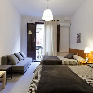 hostal-dragonflybcn.topbarcelonahotels.com/